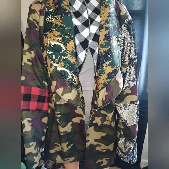 Camouflage and Plaid Women's Jacket - Picture 3 of 6